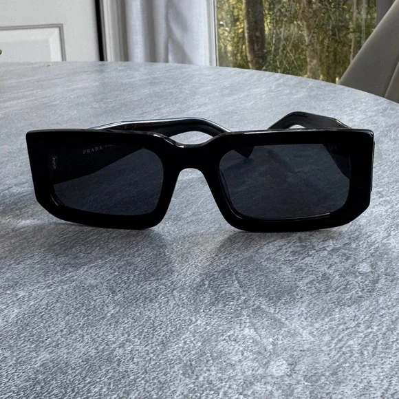 Prada black sunglasses - Picture 8 of 10